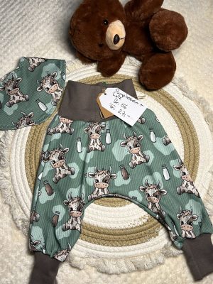 Pumphose mit Latz "Kühe"